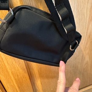 LILULEMON  crossbody/ belt bag